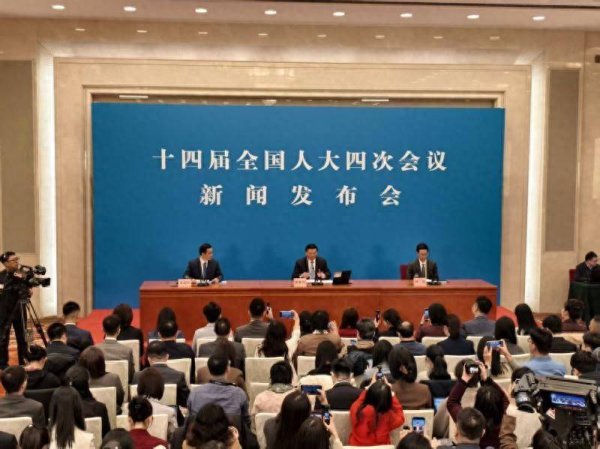 娄勤俭：“十五五”规划纲要草案将提请此次大会审查批准并公布实施