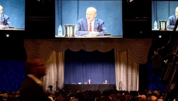 巴菲特盛赞阿贝尔，称CEO人选 “百分百成功”