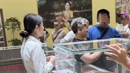 　老年游客参加老挝“VIP答谢游”。受访者供图