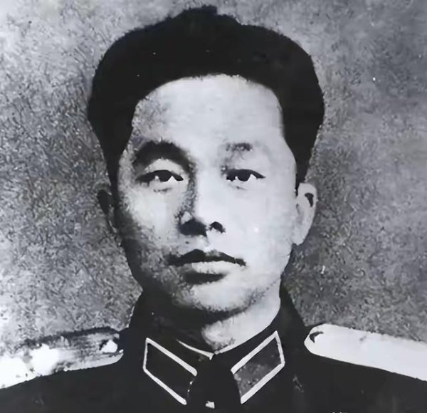 毛主席深夜急召38军政委，一见面问：你这么瘦怎么打仗？得看医生