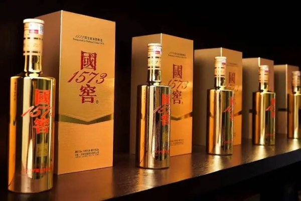 泸州老窖净利润缩水两成，“浓香鼻祖”如何破局？