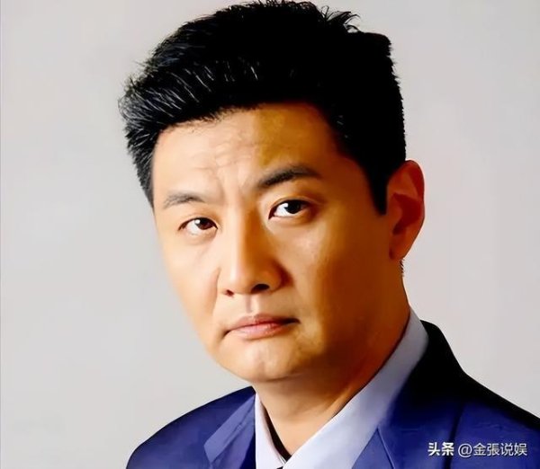 父亲是中国影坛泰斗，母亲是知名演员，他却在53岁客死异乡