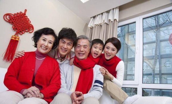 发现奇怪现象：越是子女没有本事的家庭，父母晚年生活反而越热闹