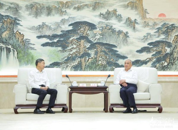 林武会见出席全国性股份制商业银行联席座谈会嘉宾