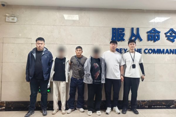 民警冲入房间，涉诈嫌疑人当场被擒！