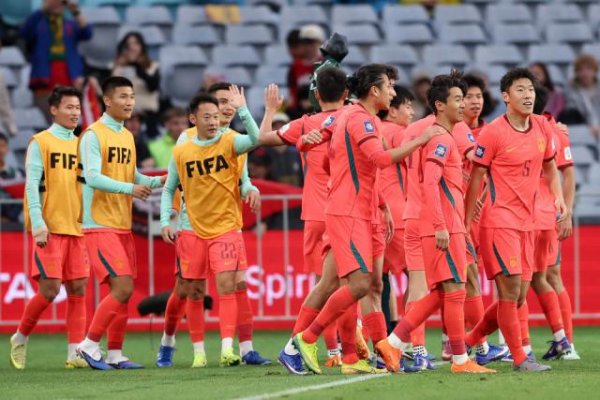 邵佳一开门红！国足2-0完胜世界杯参赛队