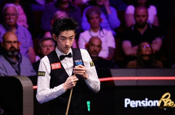 疯狂: 吴宜泽6-2大比分领先“小钢炮”, 难不成要进决赛了?