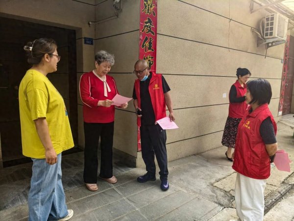 沁阳市邮政分公司党支部联合亢庄社区普及防灾知识